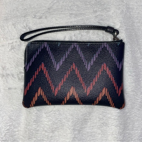MULTICOLOR CHEVRON CORNER ZIP WRISTLET - Picture 2 of 8